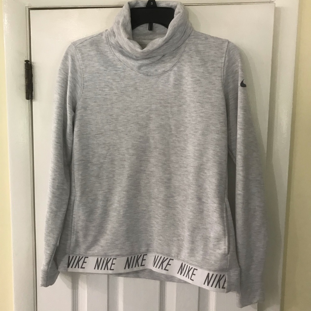 Nike sweatshirt never worn. Excellent condition